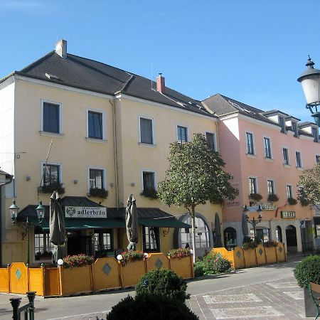 Zum Schwarzen Adler Tulln An Der Donau Exterior foto